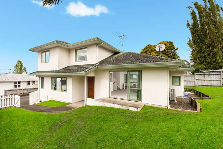 8a Kelwyn Road Kelston_1