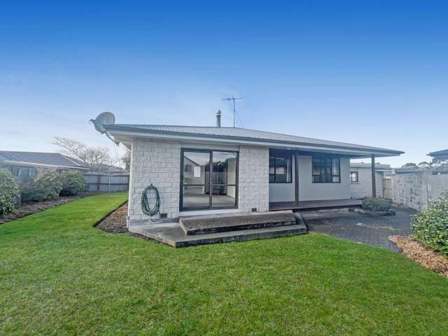 ASHBURTON, 3 BEDROOMS, FIREPLACE