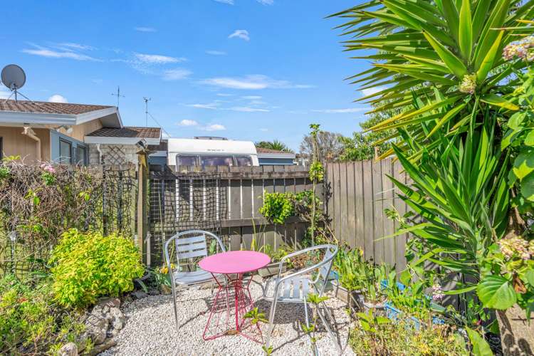 1/12 Byron Place Stoke_6