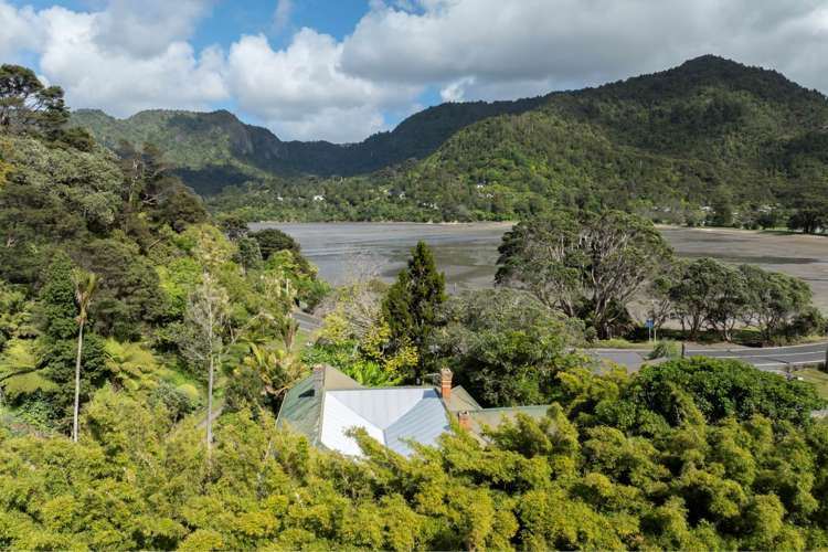 1192 Huia Road Huia_17