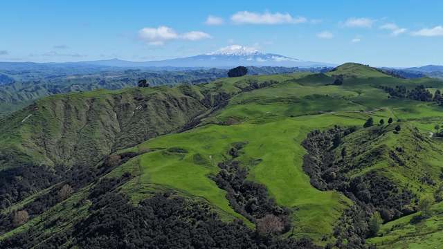 Breeding unit with scale and history
