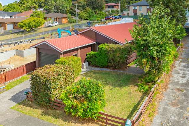 Charming 3BR Hillpark Haven w/ Deck