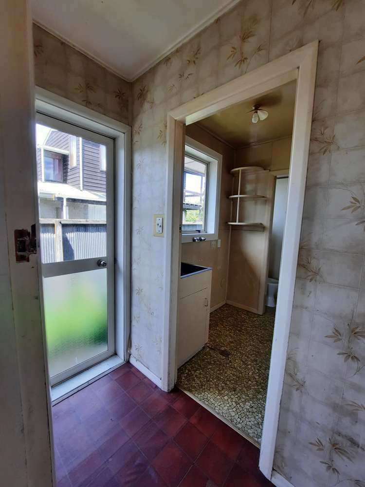 113 Gayhurst Road Dallington_10