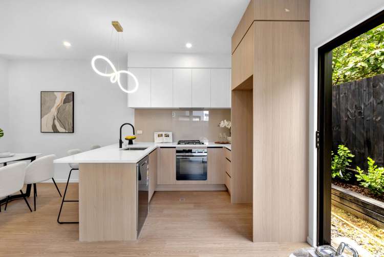 101B&D Gossamer Drive Pakuranga Heights_8