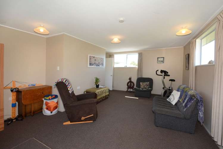 16 Kennard Crescent Karitane_15