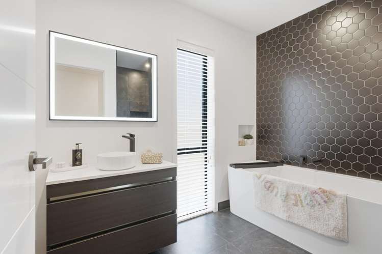 16 Three Kings Court Outram_16