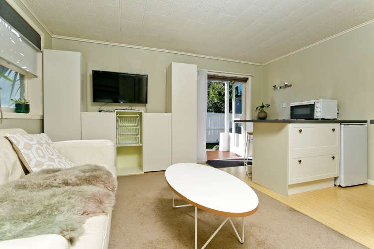 2/213 Lake Road Belmont_16