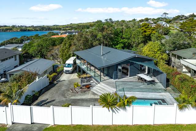 Stylish Coastal Haven - An Algies Bay Gem