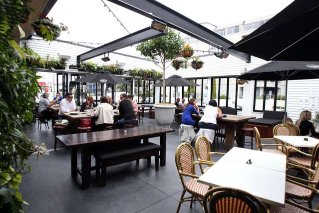 Shop 2, 138 Hurstmere Road Takapuna_4