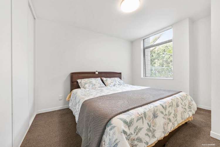 13 Bickerton Way Flat Bush_10