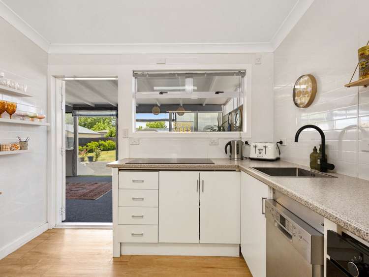 905 Willowpark Road North Mayfair_11