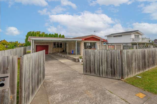 Quality home with Park outlook and boatshed