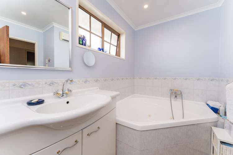 27 Selkirk Street Roslyn_22