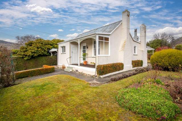 Roxburgh Riverfront Retreat