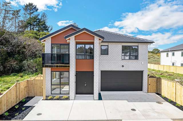 Prestigious Family Home in Flat Bush Reserve Area