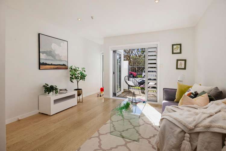 1/2 Western Springs Road_3