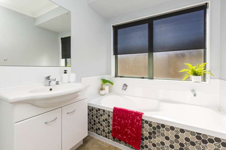 12 Percy Kinsman Crescent Riverstone Terraces_13