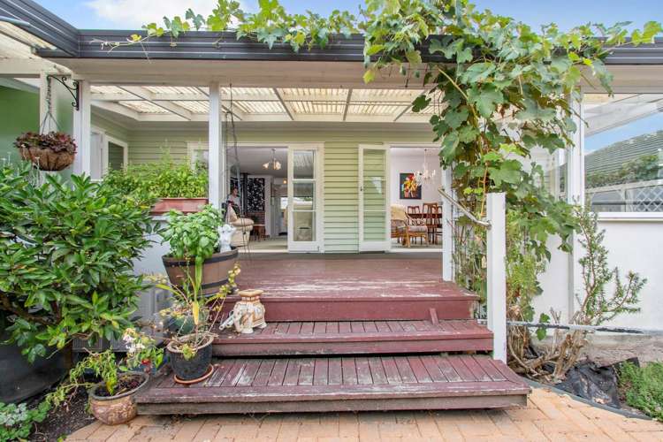 8 Stokes Avenue Te Atatu Peninsula_0