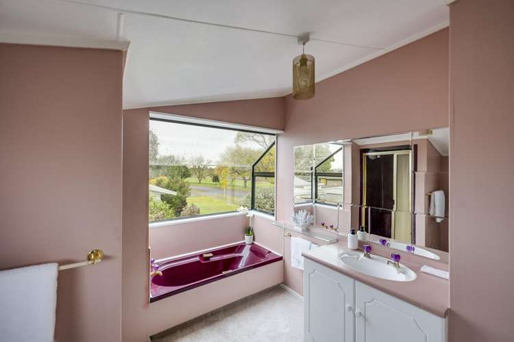 32 Atherfold Crescent Greenmeadows_11