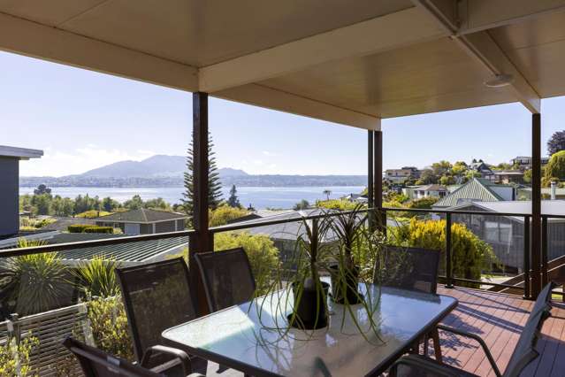 Big Lake Views in Taupo’s Exclusive Acacia Bay