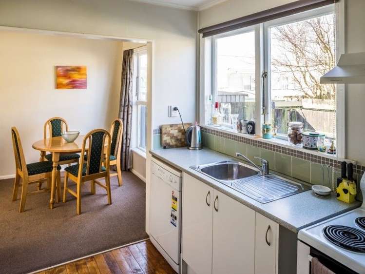 108 Whites Line East Waiwhetu_5