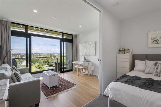 STYLISH, VIEWS & A GREAT RENTAL RETURN