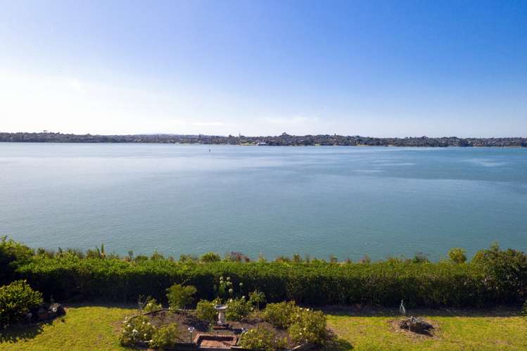 10 Riki Road Point England_2