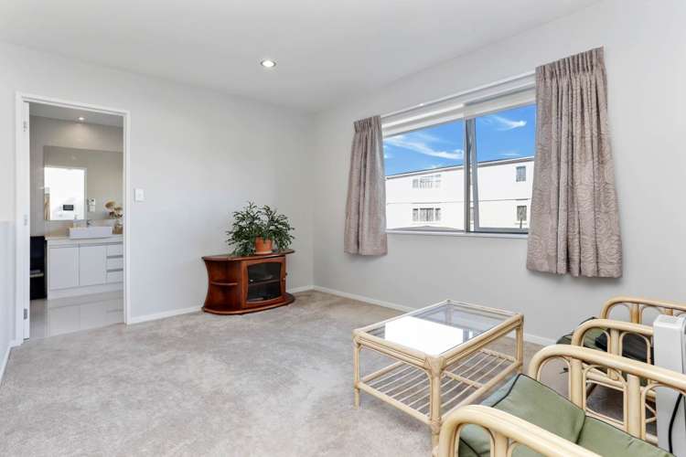 5 Palazzo Close Flat Bush_9