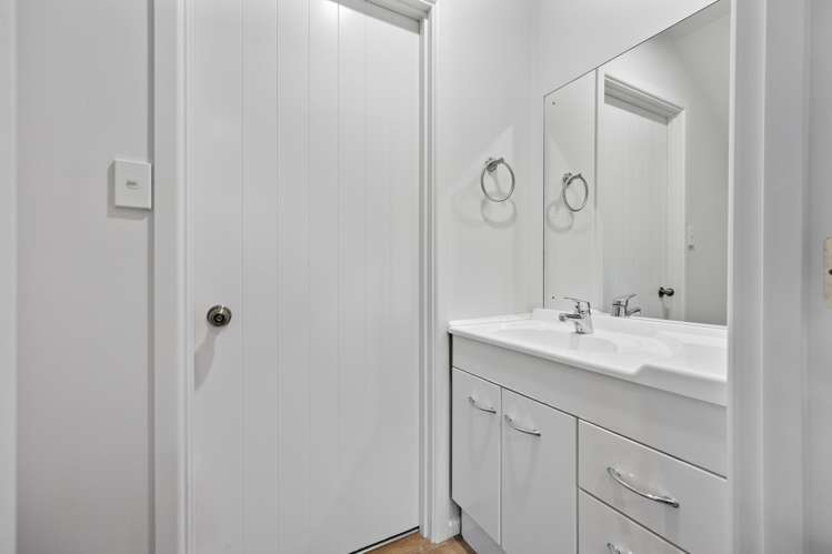 15 Laval Heights Britannia Heights_9