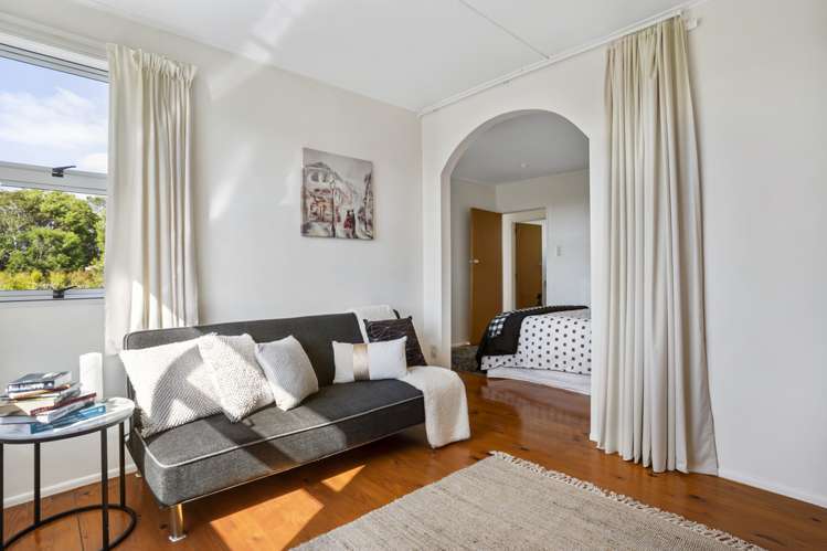 15 Highland Avenue Titirangi_13