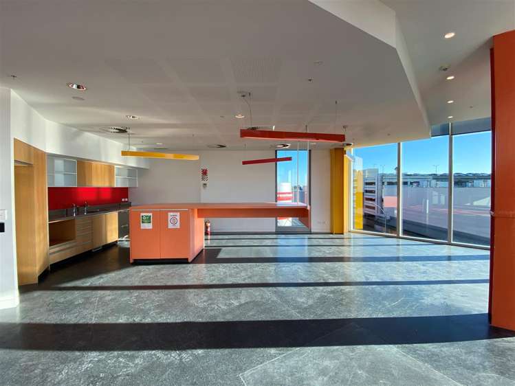 Part 3rd Floor, 109 Ward Street Hamilton Central_1