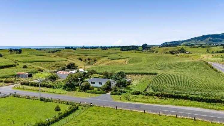 6 Leith Road Okato_17