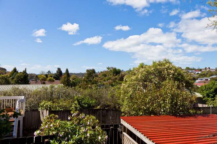 16 Maywood Crescent Glen Eden_10