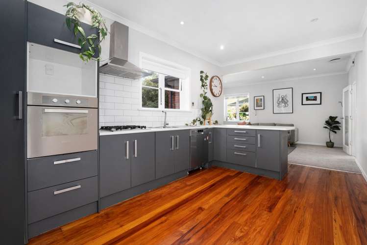 544 Broadway Strathmore Park_13