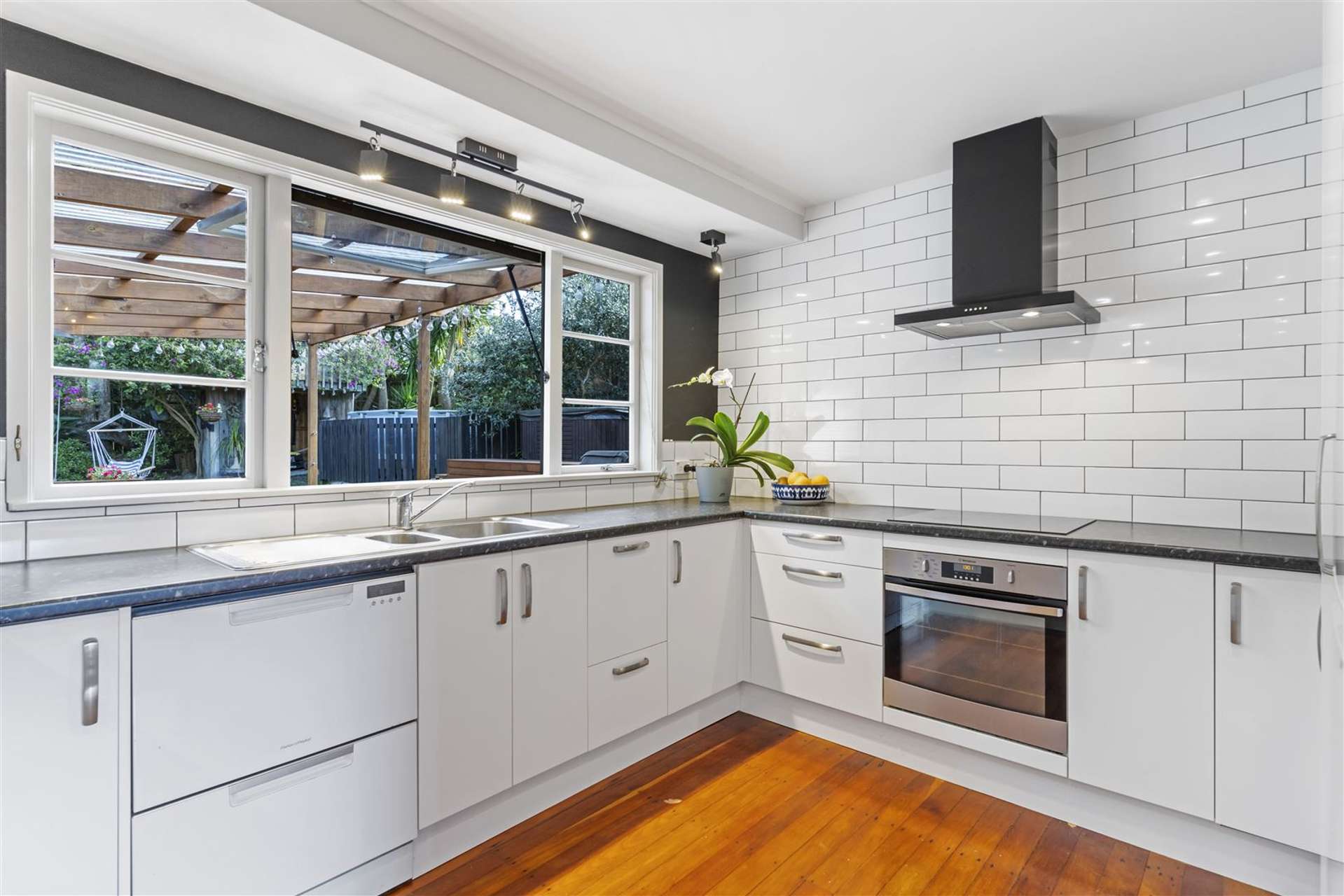 7 Woodhams Street Beach Haven_0