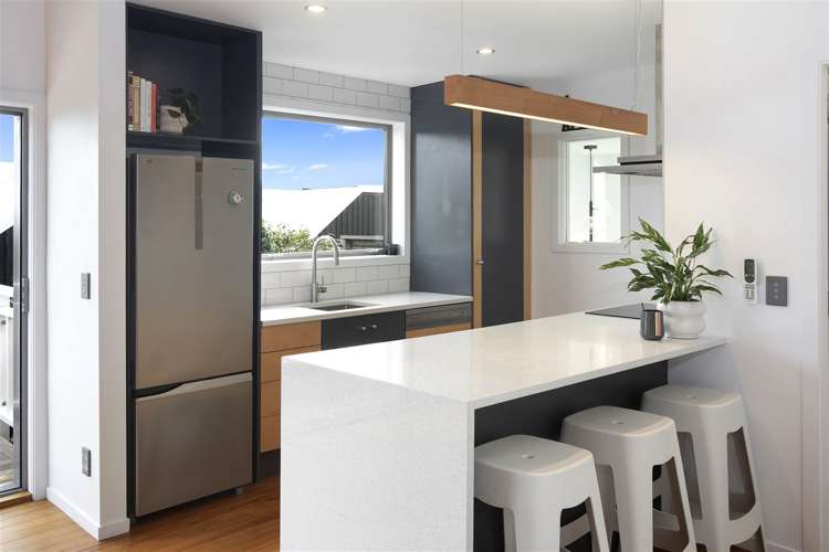 1/146 Soleares Avenue Mount Pleasant_5