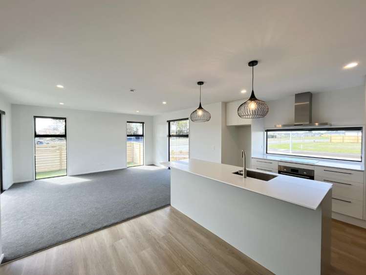 39 Rita Angus Road 10145_2