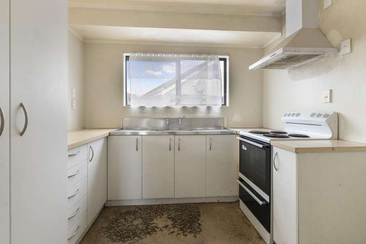 2 Staverton Crescent Mangere_14