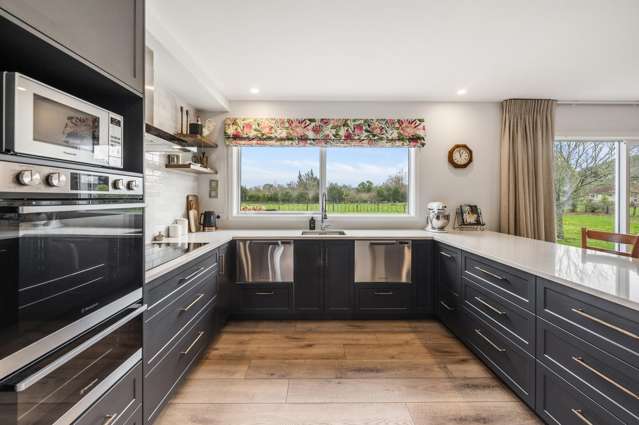 Stunning New Build and Location, Location!