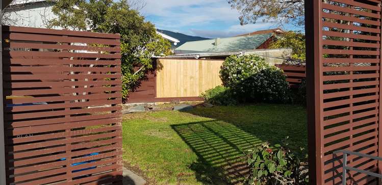 2/11 Leicester Street Stoke_1