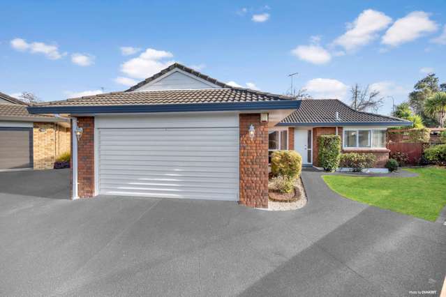 Single level, Brick, Low Maintenance, Beauty!