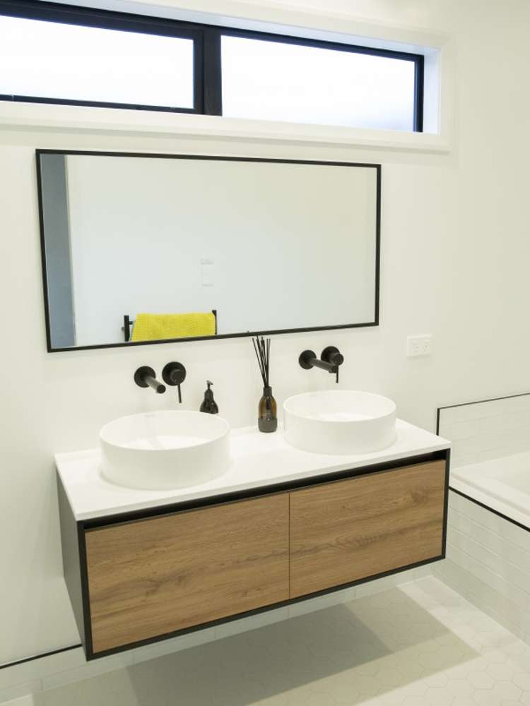 11 Alan Livingston Drive Cambridge_17