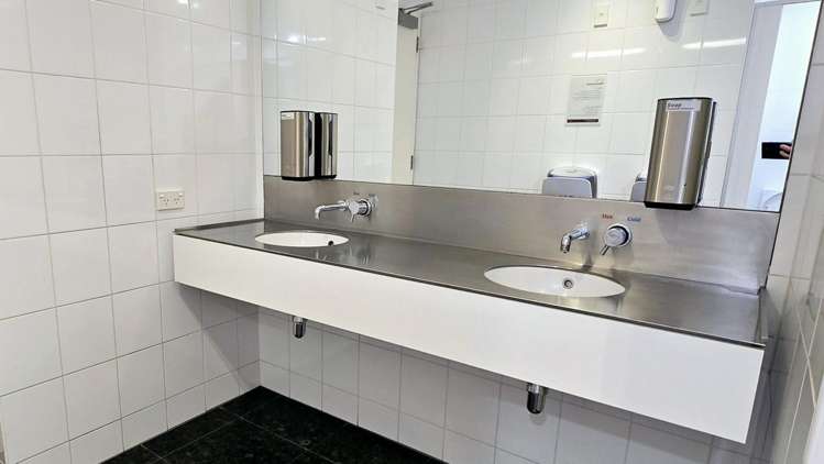 7 Show Place Addington_14