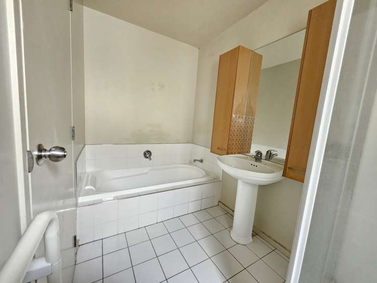 7/11 Spencer Road Oteha_13