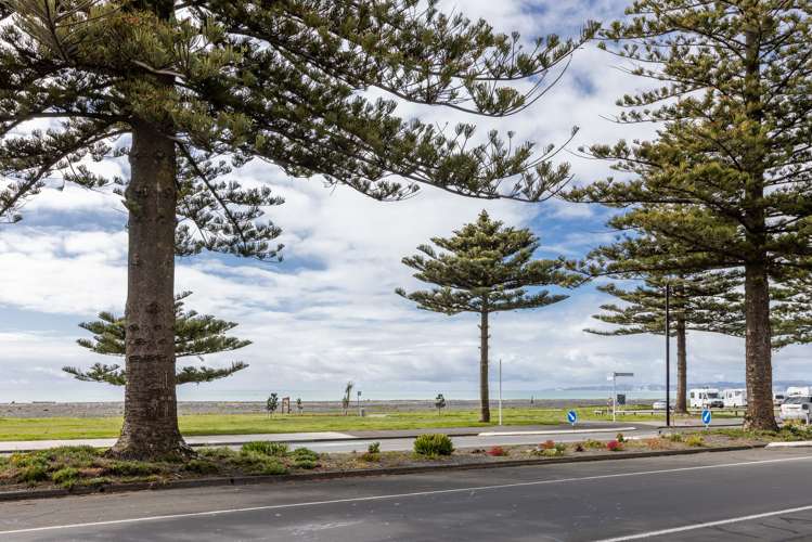 653 Marine Parade Napier South_15