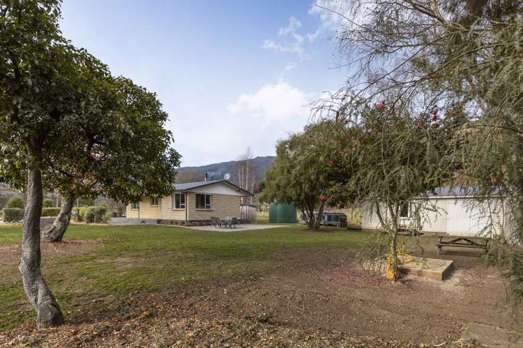 1112 Queen Charlotte Drive Anakiwa and Surrounds_18