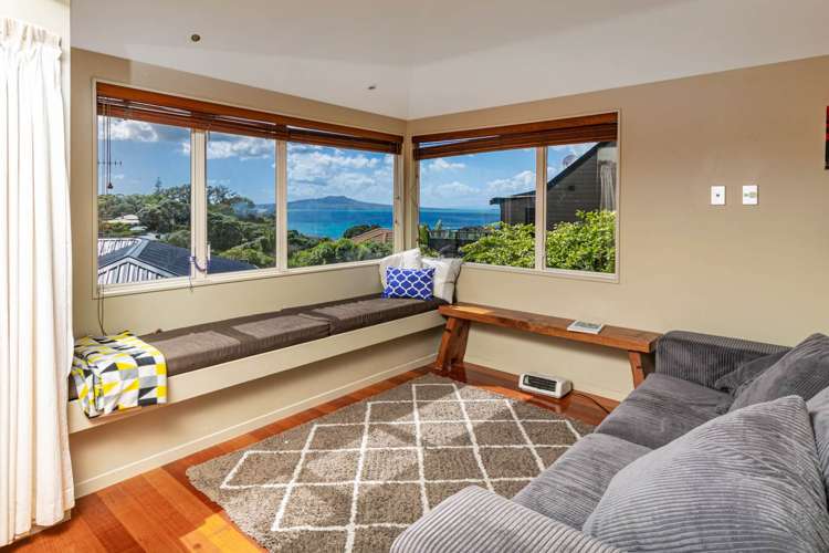 2/72 Beach Road Castor Bay_5