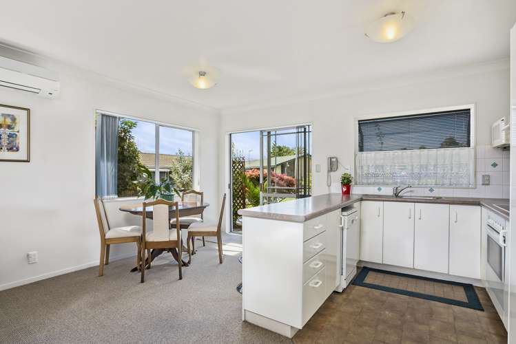 52 Bodi Place Te Atatu South_11