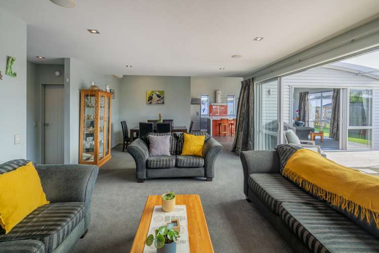 4 Hawk Hill Crescent Cooks Beach_7