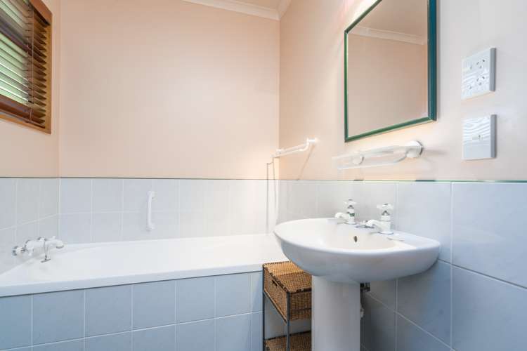 21 Arrowsmith Avenue Waipahihi_13